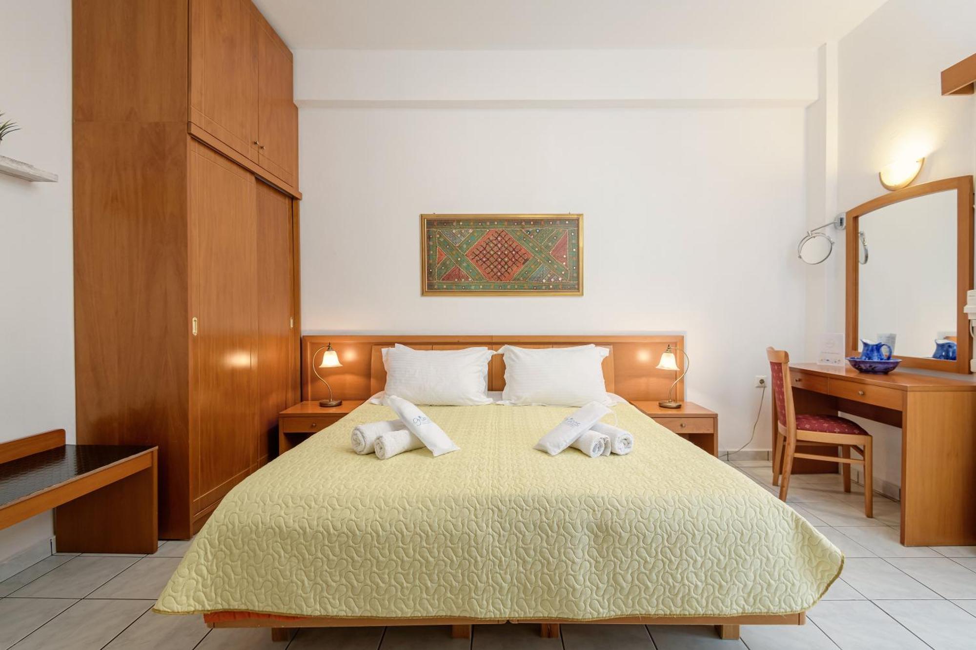 Grikos Hotel Patmos Town Bagian luar foto