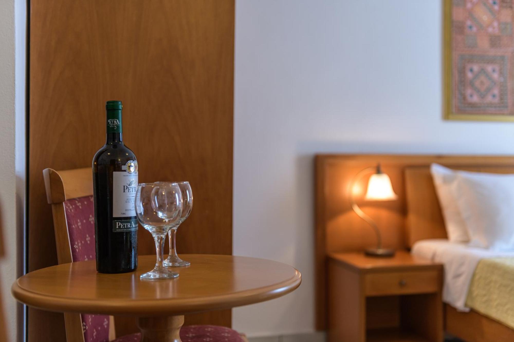 Grikos Hotel Patmos Town Bagian luar foto