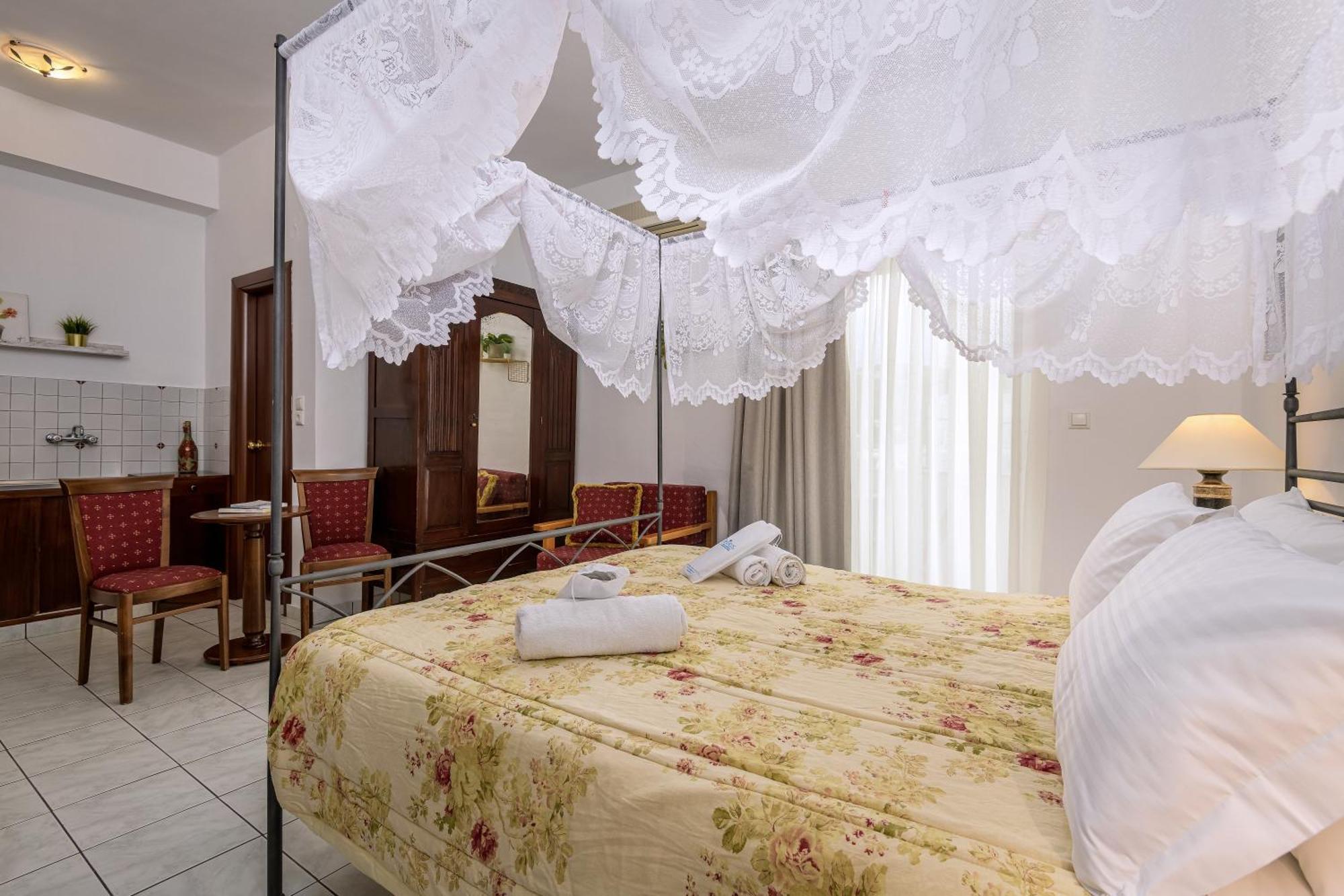 Grikos Hotel Patmos Town Bagian luar foto